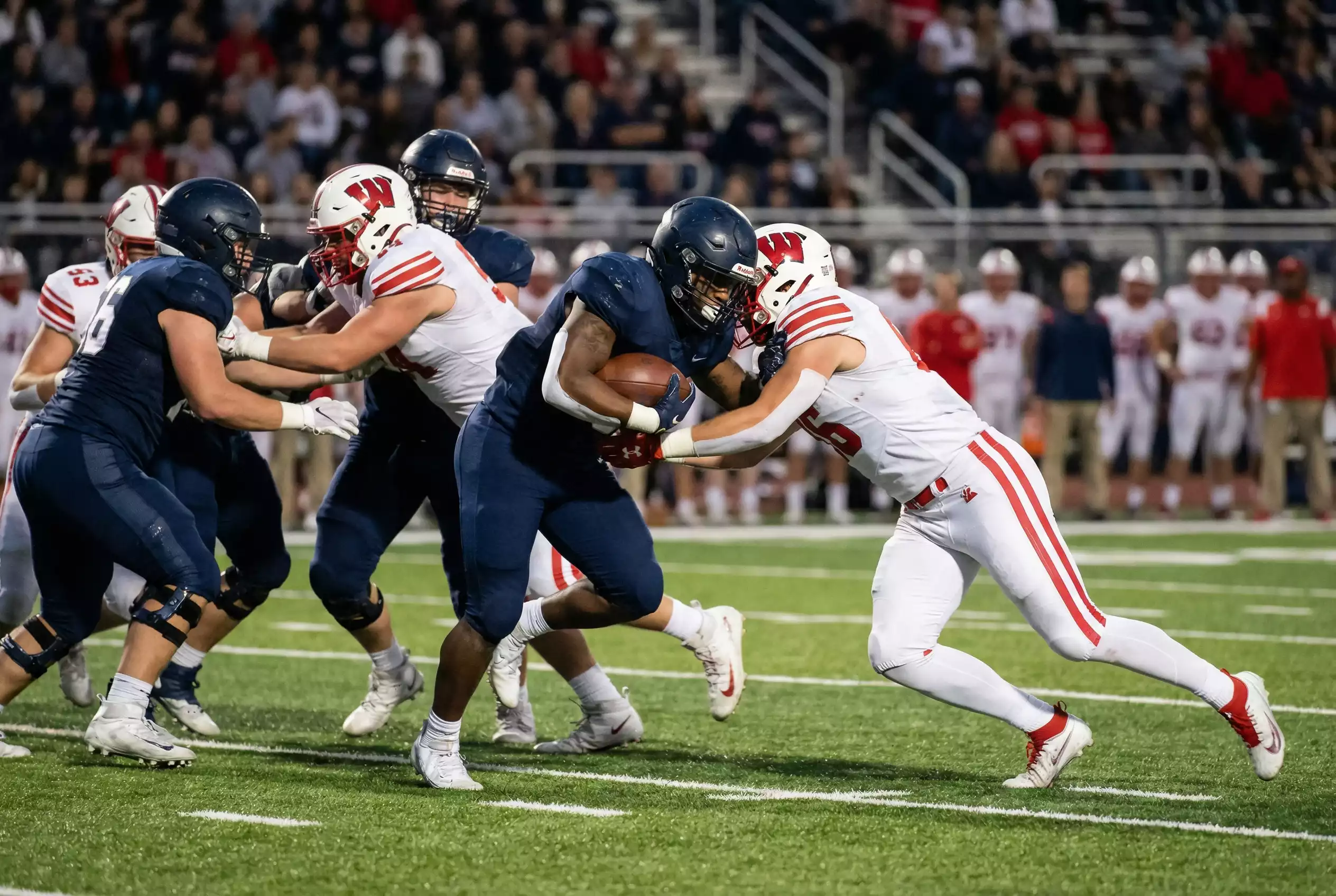 NFL Spieler beim Tackle – Point Spread Wetten auf American Football